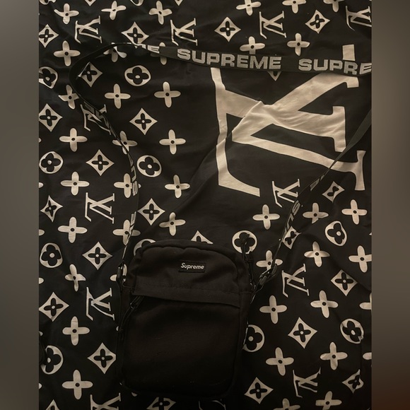 Supreme Sidebag - Picture 2 of 3